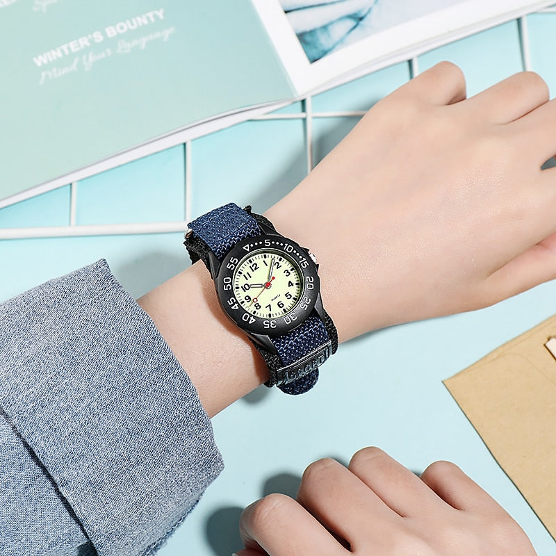 Analog Boy's Watch With Red Fabric Strap